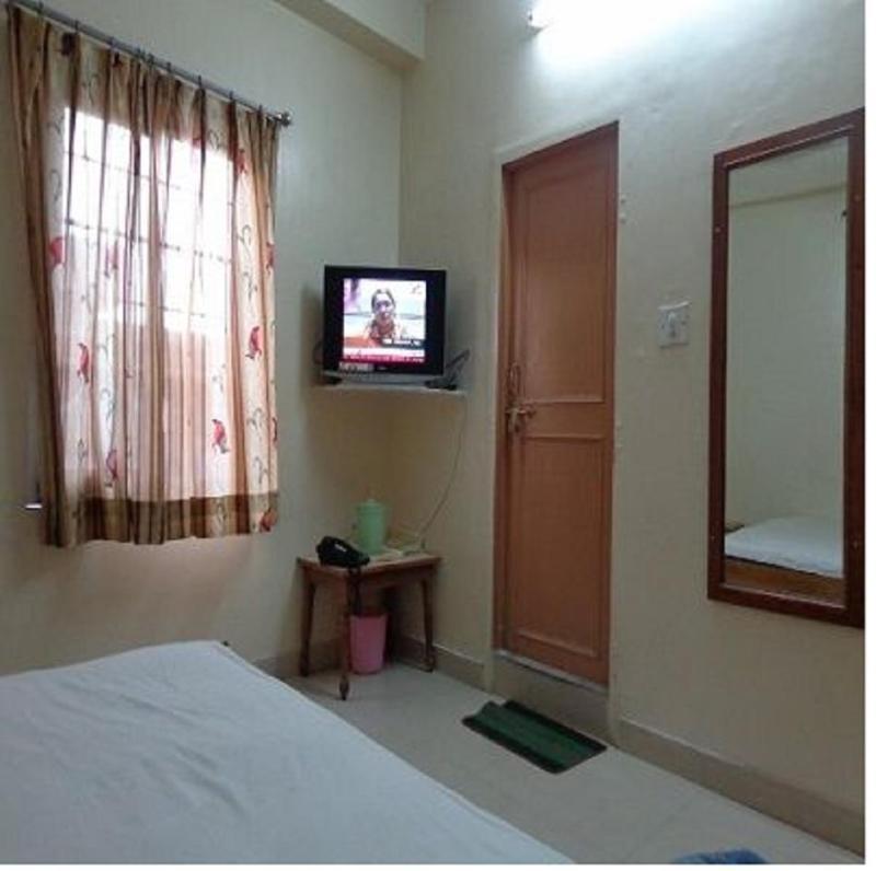 Balaji Residency Hotel Hyderabad Bagian luar foto